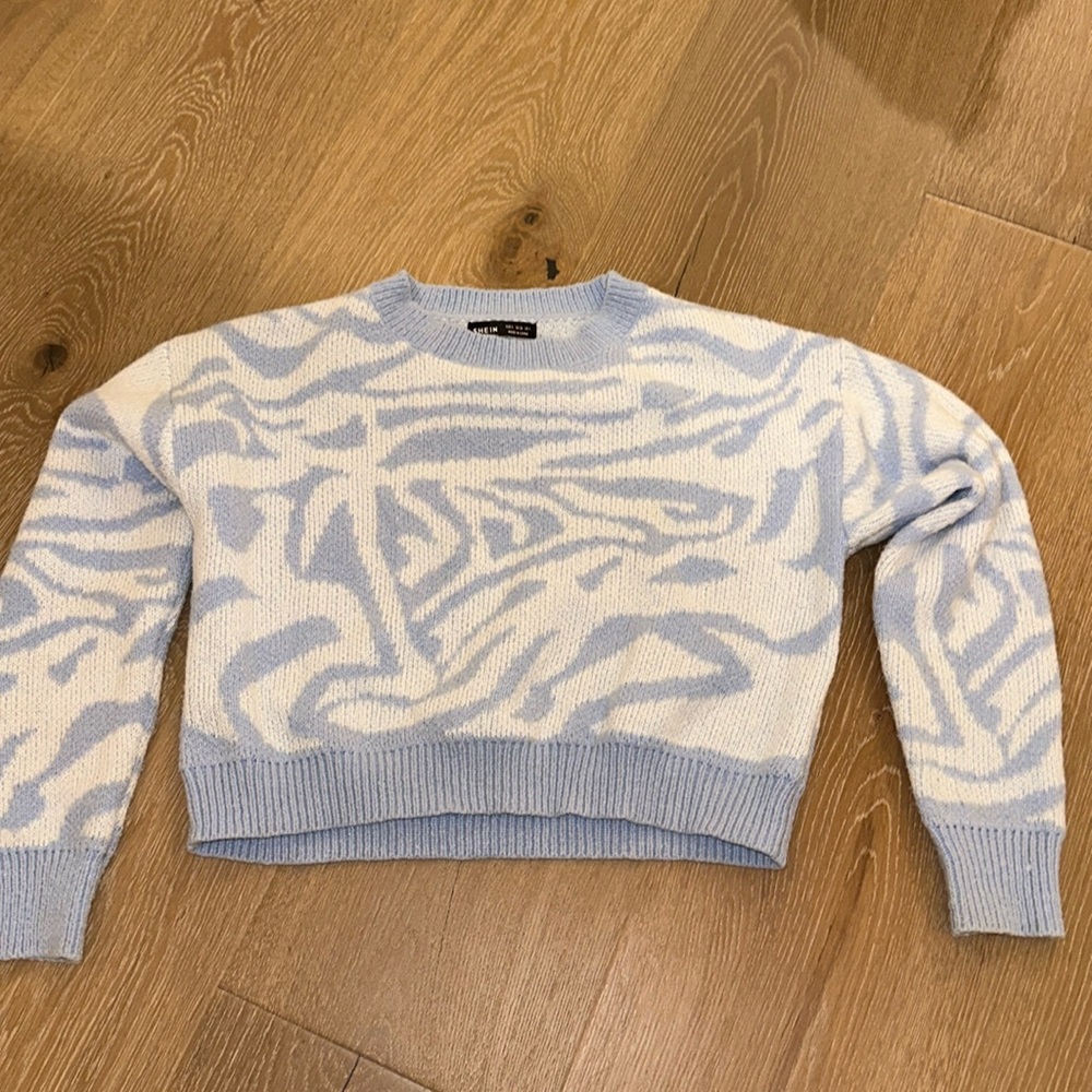 SHEIN SEMI CROPPED SWEATER | SIZE SMALL | COLORS LIGHT BLUE AND WHITE